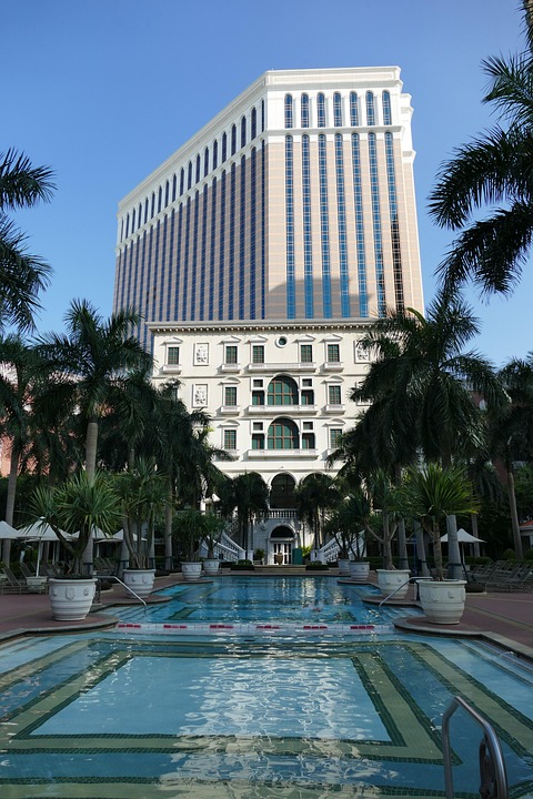 “Count the Waves: Five SEO Tips for Sarasota Pool Cleaning Companies to Attract More Local Clients”